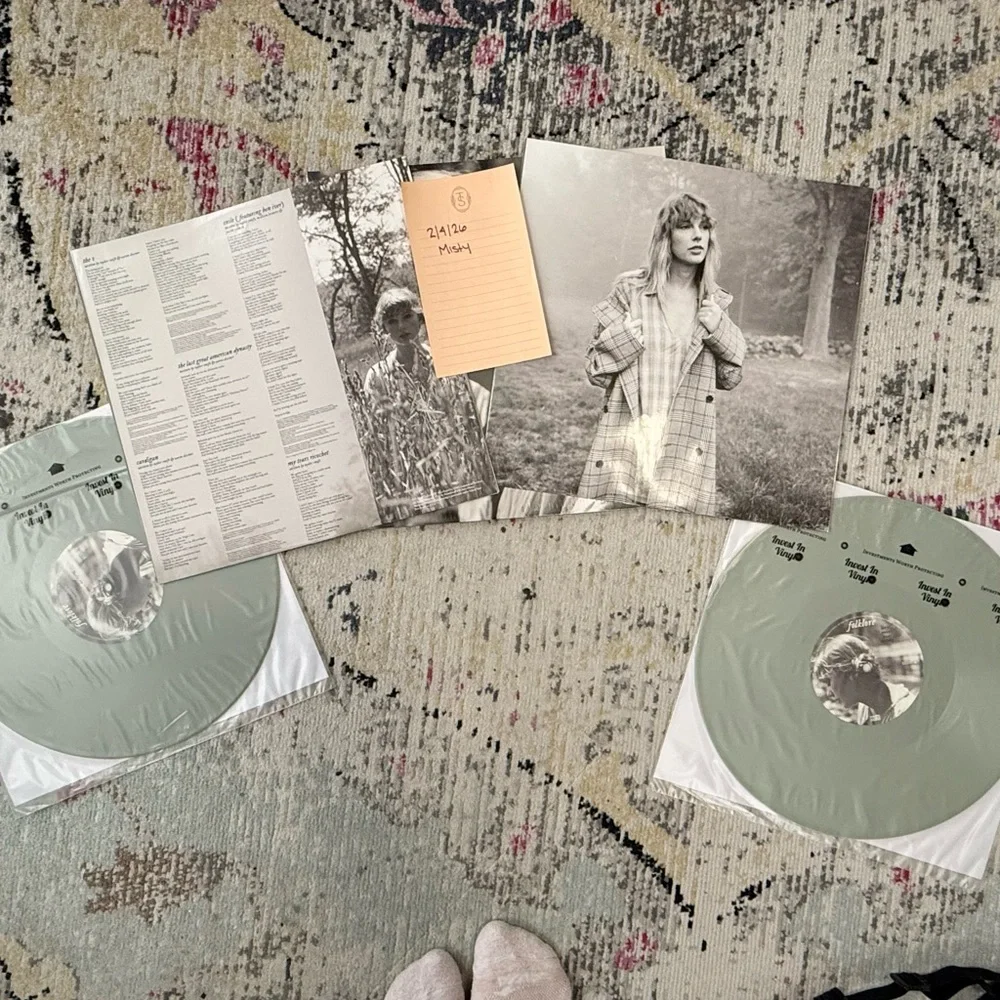 Taylor Swift Folklore Vinyl - Picture 3 of 9